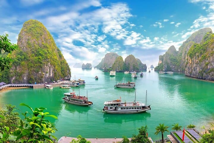 5-Day North Vietnam: Hanoi, Halong Bay & Mai Chau Adventure