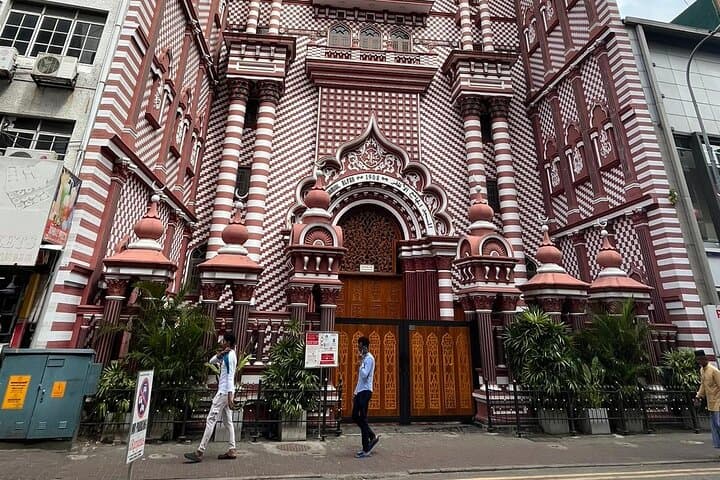 Colombo City Tour: Historic Landmarks, Temples & Galle Face Green photo 4
