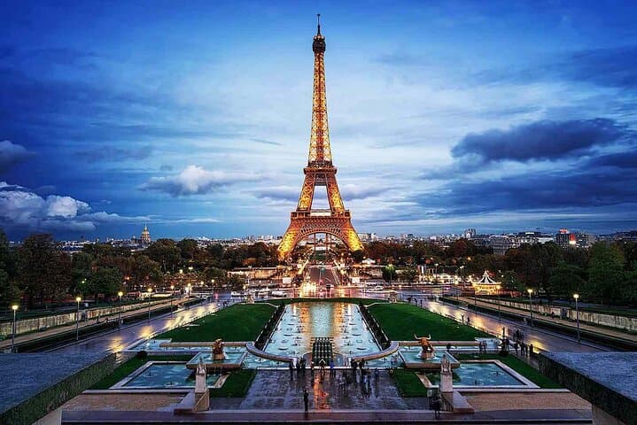 Eiffel Tower Audio Tour: Self-Guided Walk & Best Vantage Points photo 2