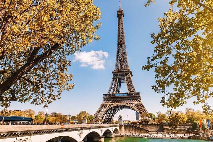 Eiffel Tower Audio Tour: Self-Guided Walk & Best Vantage Points