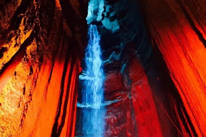4-Day Great Smoky Mountains & Gatlinburg Tour from Chicago — Clingmans Dome, Ruby Falls & Mammoth Cave