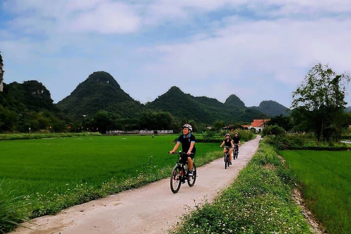 Pedal and Paddle: Hoa Lu — Tam Coc Ninh Binh Day Tour photo 4