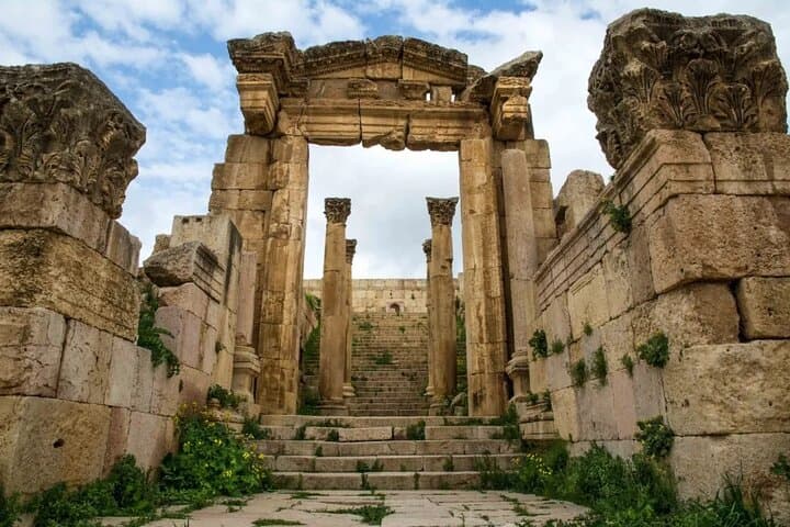 Jerash & Dead Sea Day Tour from Amman — Ancient Ruins and Floating in the Salt Sea photo 4