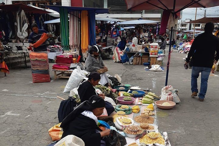 Quito to Otavalo Private Day Tour: Otavalo Market, Quitsato Equator & Lake Views