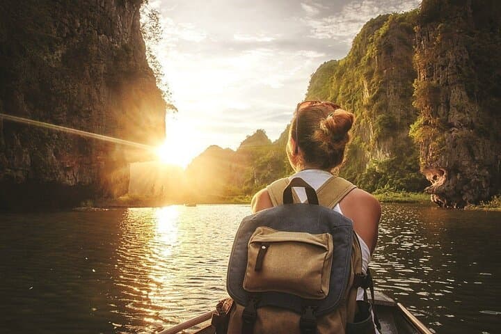 Private Luxury Day Tour in Trang An, Hoa Lu & Mua Cave
