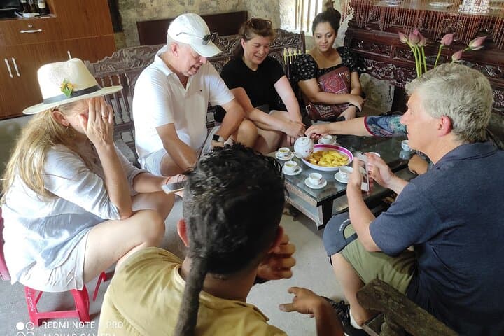 Private Luxury Day Tour in Trang An, Hoa Lu & Mua Cave photo 6