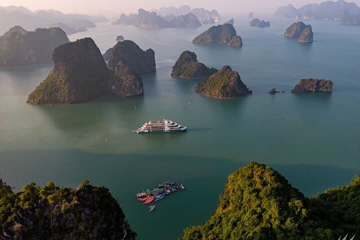 Halong Bay Luxury Day Cruise to Bai Tu Long Bay: Vung Vieng Village & Thien Canh Son Cave photo 3