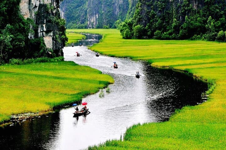 Ninh Binh 2-Day Luxury Small Group Tour: Tam Coc, Mua Cave & Hoa Lu photo 2