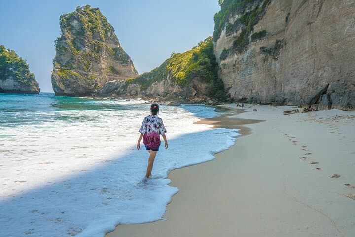 East Nusa Penida Day Tour: Diamond Beach, Atuh Beach & Molenteng Tree House photo 2