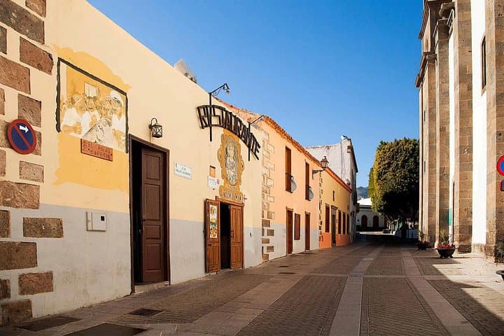 Historic Gran Canaria: 7-Hour Hop-On Hop-Off Cultural & Coastal Tour