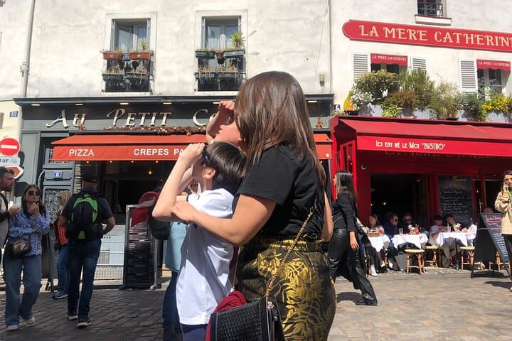 Montmartre Treasure Hunt: Self-Guided Cultural Mystery Walk in Paris
