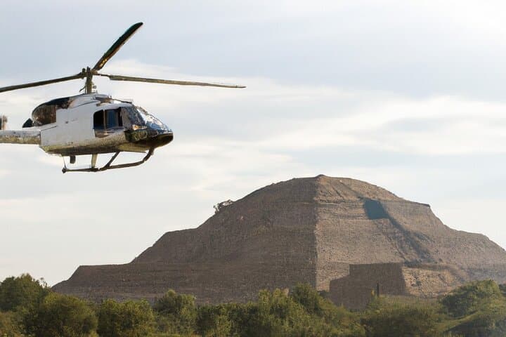 Private Helicopter Tour: Mexico City Skyline and Teotihuacan Pyramids (1 Hour) photo 1