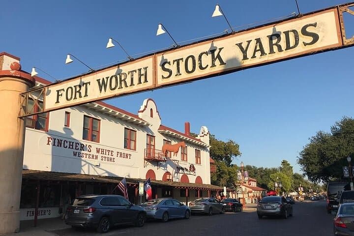 Fort Worth Stockyards Day Tour: Billy Bob’s, John Wayne Museum & Cattle Drive