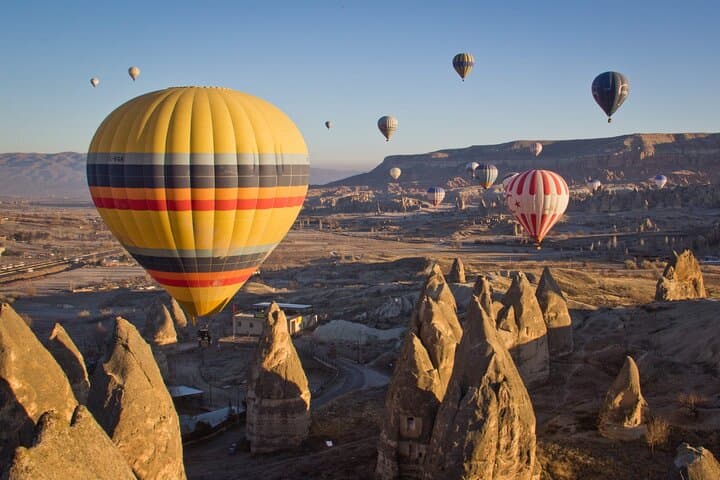 Sunrise Hot Air Balloon Over Göreme Valley — Cappadocia Flight Experience photo 5