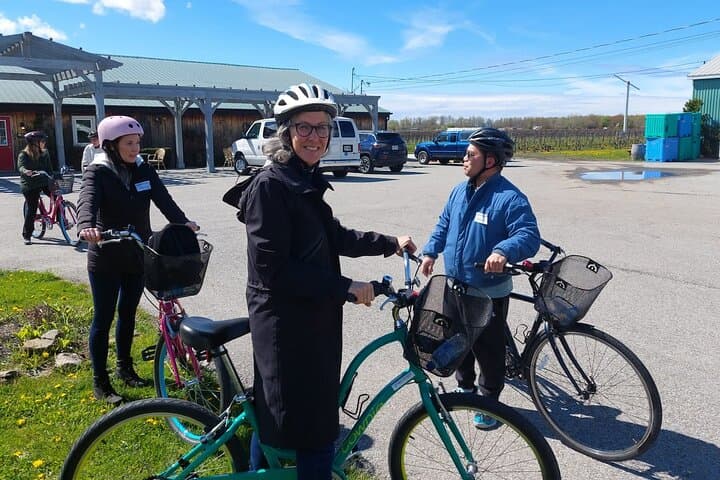 Niagara-on-the-Lake Cycle and Wine-Tasting Tour — 4- or 6-Hour Winery Ride photo 6