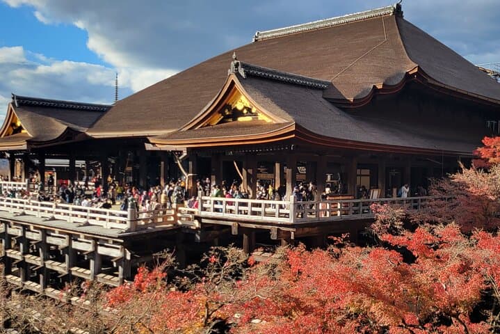 Private Guided Historical Sightseeing Tour in Kyoto — Fushimi Inari, Kiyomizu-dera & Gion Highlights