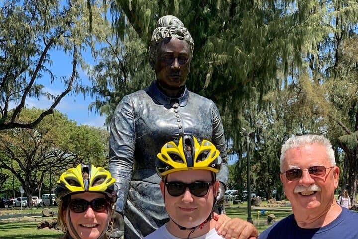 Tour de Honolulu: Culinary & Cultural Bike Tour Along Waikiki Shoreline photo 2