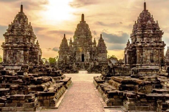 Five-Day Java Adventure: Borobudur Sunrise, Bromo Vistas, Tumpaksewu & Ijen Blue Fire photo 3