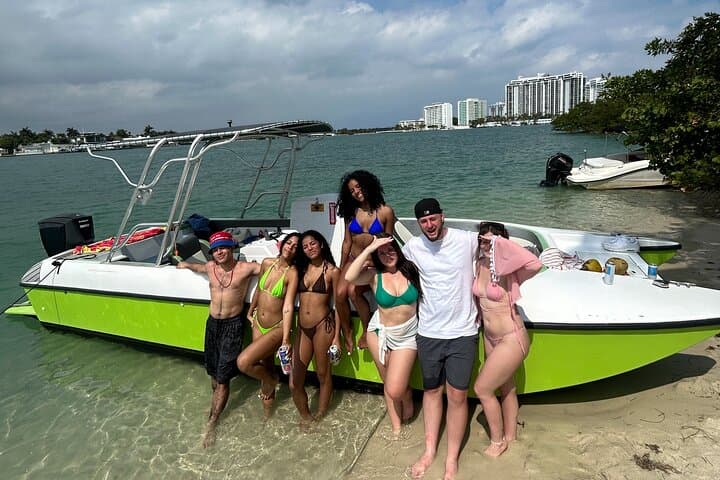 Miami Skyline & Party Island: 4-Hour Private 28ft Boat Tour photo 4
