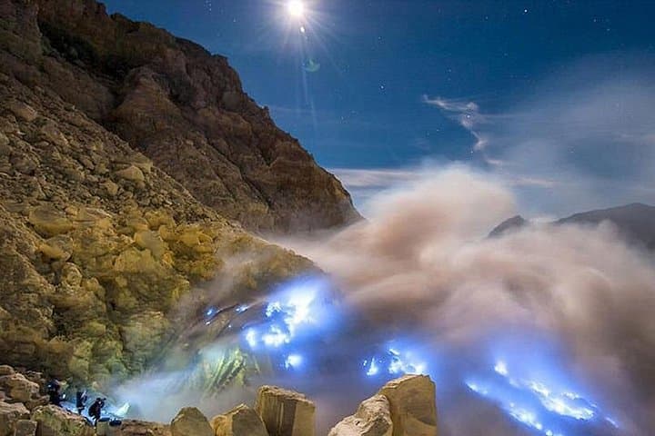 Ijen Blue Fire & Bromo Sunrise: 4-Day Bali to Java Volcano and Waterfall Trek photo 3