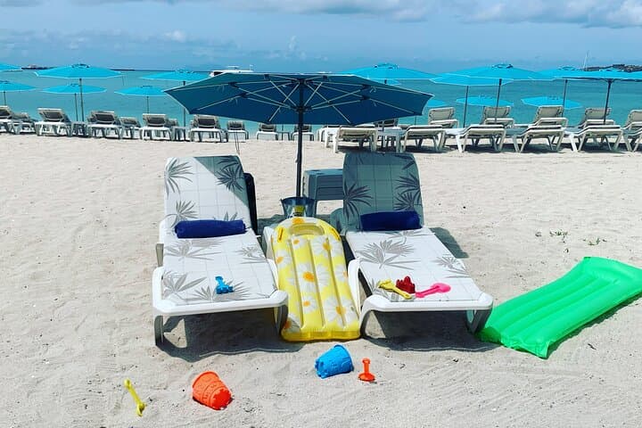 Relaxed Beach Day on Great Bay: Chairs, Umbrella & Drinks in Philipsburg photo 6