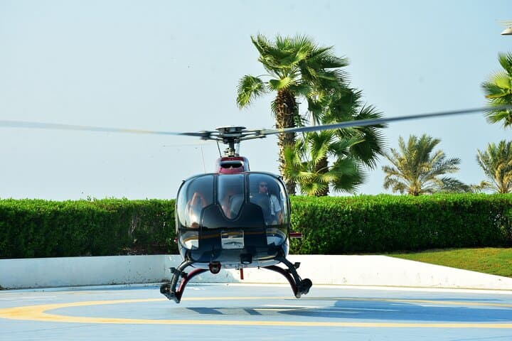 Helicopter Private Tour Over Abu Dhabi: 17-Minute Skyline Flight Above Mosque, Corniche & Islands photo 5