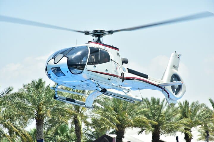 Helicopter Private Tour Over Abu Dhabi: 17-Minute Skyline Flight Above Mosque, Corniche & Islands photo 6