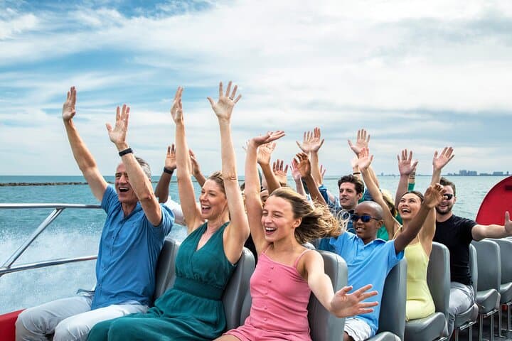 Chicago Speedboat Tour: 30-Minute Lake Michigan Skyline Ride from Navy Pier photo 3