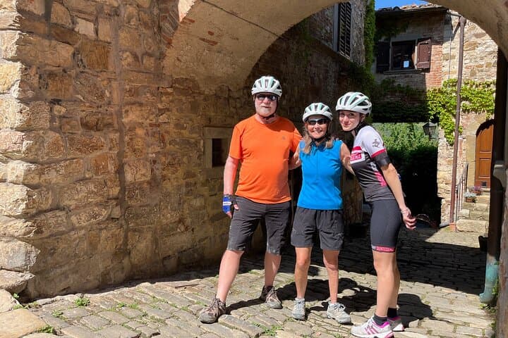 E-biking Chianti: Rolling Vineyards, Abbeys and Wine Tastings photo 2