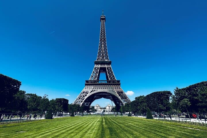 Paris Private Layover Tour: Electric Panoramic Car Highlights in 4–5 Hours photo 2