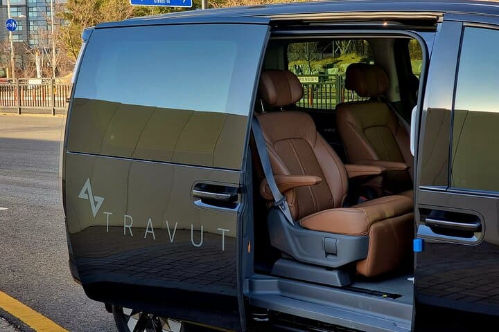 Private Seoul Chauffeur Tour: Full-Day Sedan or Van with Hotel Pickup photo 4