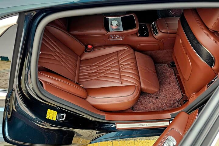 Private Seoul Chauffeur Tour: Full-Day Sedan or Van with Hotel Pickup photo 2