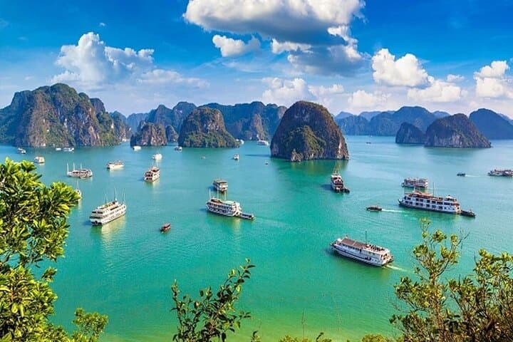 Overnight Ha Long Bay Cruise: Surprise Cave, Titov Island & Kayaking