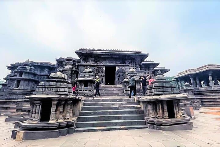 Belur and Halebidu Private Day Tour from Bangalore — Hoysala Temples & Expert Guide photo 3