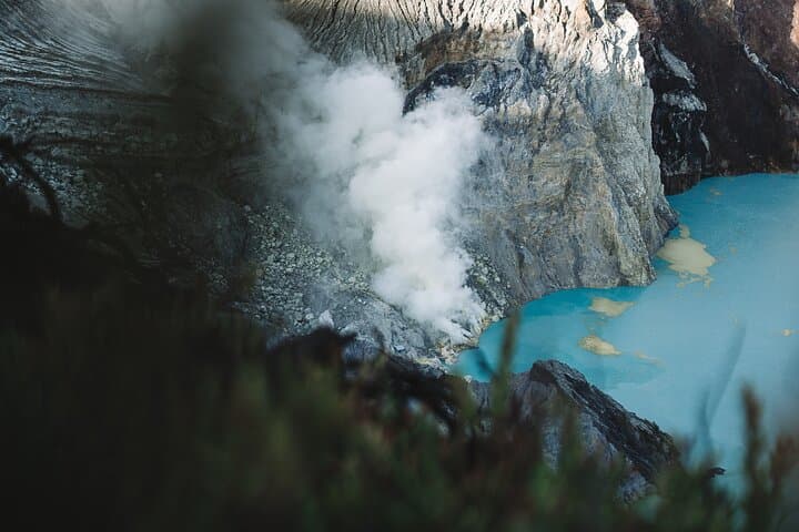 Ijen Bluefire Hike: Pre-Dawn Trek to Indonesia's Sulfur Crater photo 4