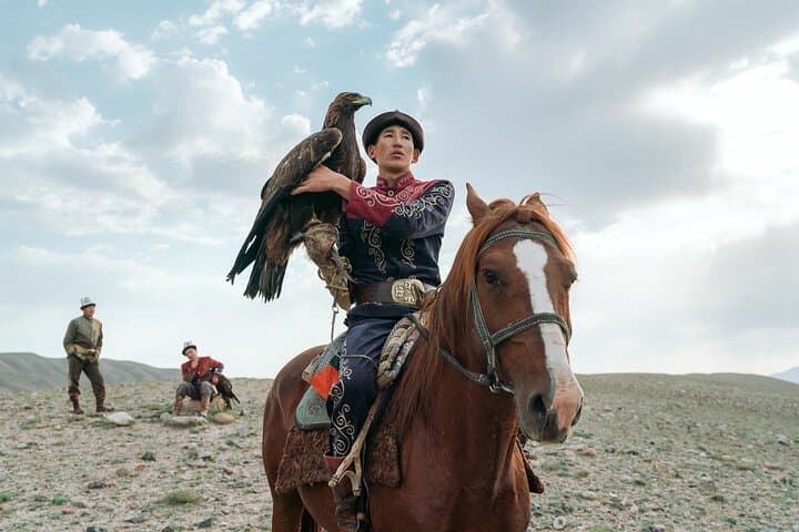 Golden Eagle Show and Archery Masterclass in Bokonbaevo — Live Eagle Hunting Demonstration at Lake Issyk-Kul photo 2