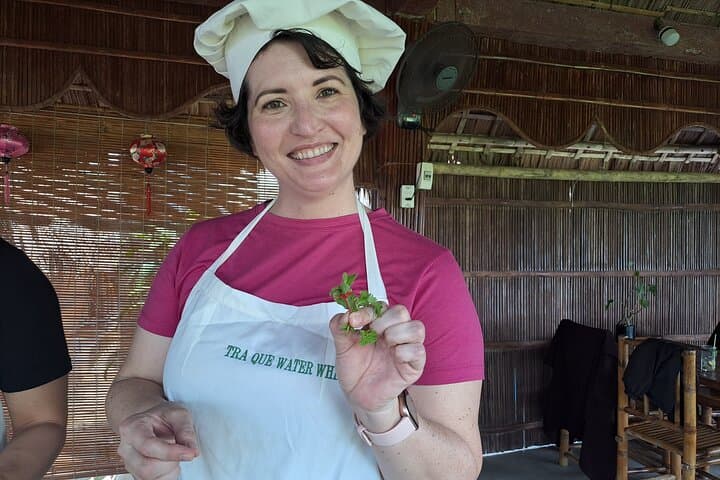 Da Nang to Hoi An: Boat Ride, Tra Que Cycling & Authentic Cooking Class