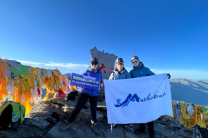 Conquer Mt. Siguniang: A 6-Day Climbing Expedition to Dafeng and Erfeng Summits photo 4