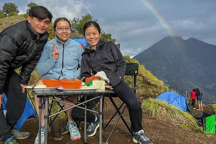 Rinjani Crater Rim Trek: 2-Day Senaru Ascent to 2,641m