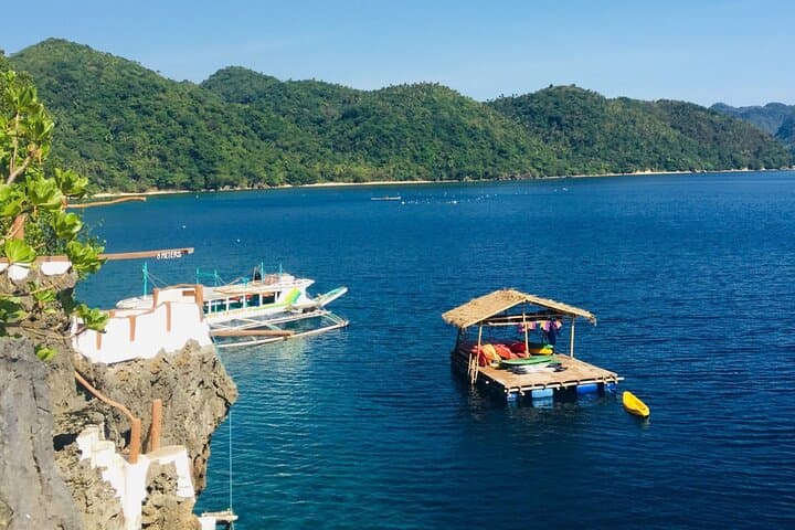 Magic Island Cliff Jumping & Snorkeling — Private Boracay Boat Trip photo 2