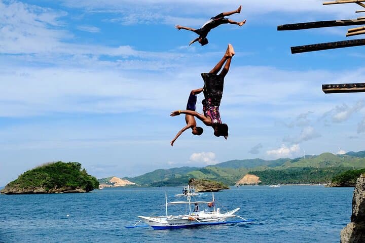 Magic Island Cliff Jumping & Snorkeling — Private Boracay Boat Trip photo 3