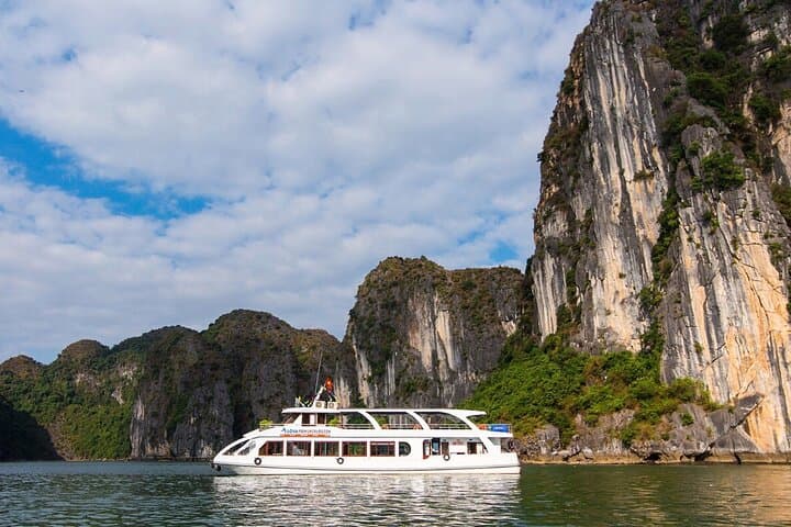Halong Bay Day Cruise: Deluxe & Luxury Tours with Kayaking & Ti Top Island photo 5
