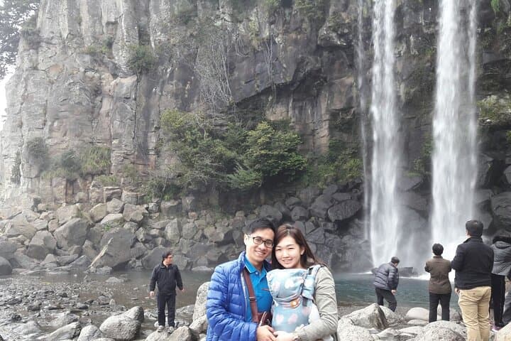 Jeju Full-Day Waterfalls, Oedolgae & Jusangjeolli Private Taxi Tour photo 3