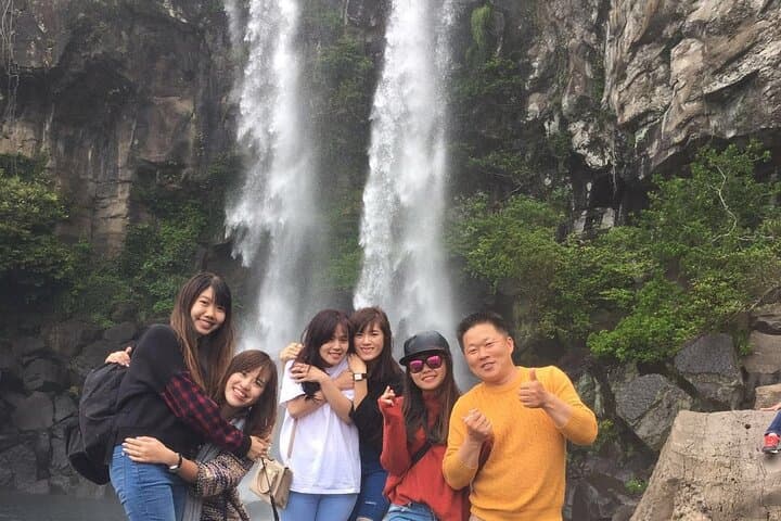 Jeju Full-Day Waterfalls, Oedolgae & Jusangjeolli Private Taxi Tour photo 4