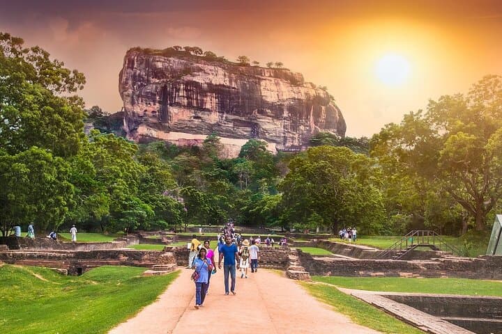 Private Sigiriya Day Tour with Dambulla Caves & Authentic Village Lunch