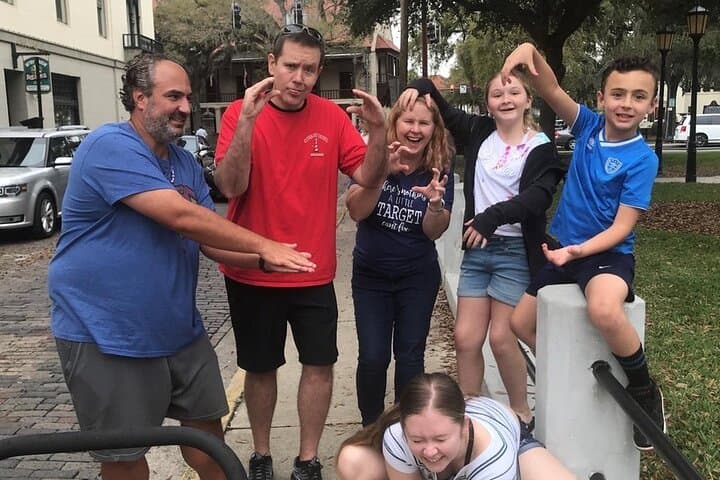 Zombie Scavenger Hunt in Macon: Urban City Walking Game