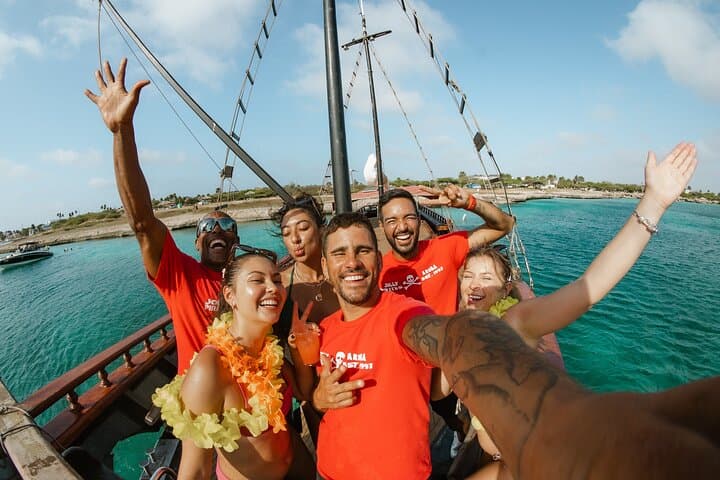 Jolly Pirate Sunset Grub & Grog: Aruba Dinner Sail with DJ, Rope Swing and Open Bar