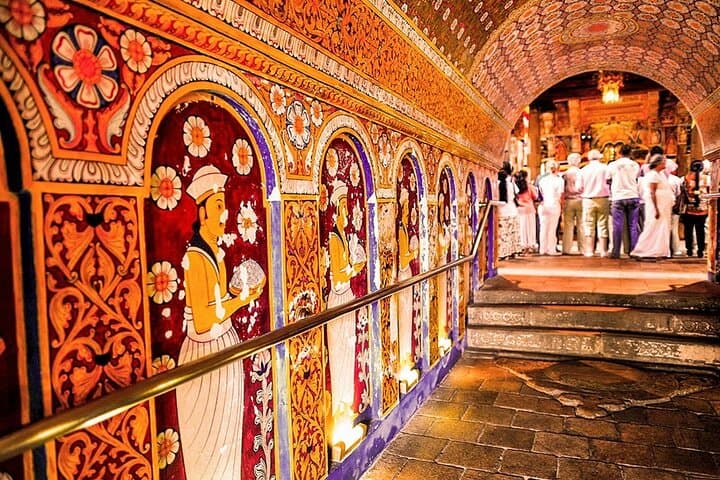 Kandy Day Tour: Two Temples, Kandy City and Peradeniya Botanical Garden photo 3