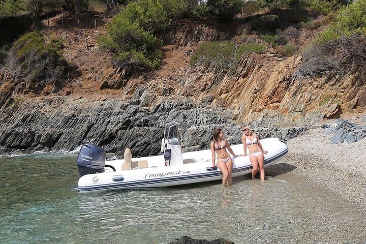 License-Free Capelli Tempest 530 Rental: Explore Baunei’s Coves and Hidden Beaches photo 2