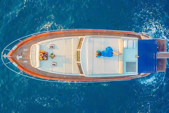 Secrets of Capri: Full-Day Guided Boat Tour from Sorrento